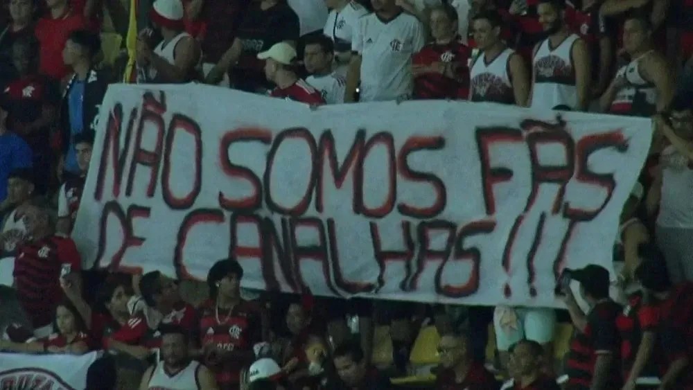 torcida-do-flamengo-estende-faixa-contra-gabigol-na-arena-da-amazonia