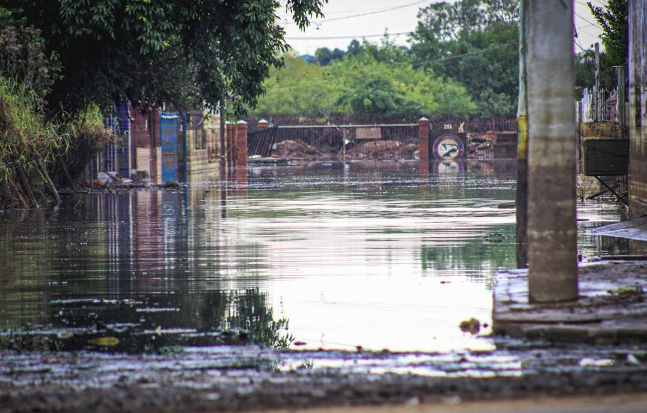 mortos-pela-chuva-no-rs-chegam-a-162,-diz-defesa-civil