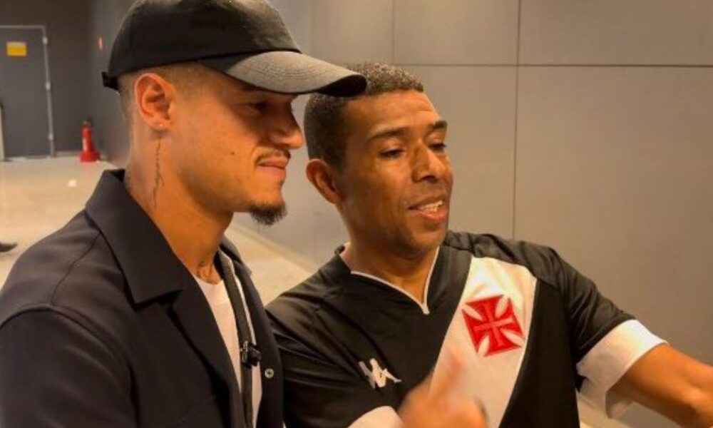 video:-coutinho-desembarca-e-fala-sobre-o-vasco:-“todo-mundo-ja-sabe”