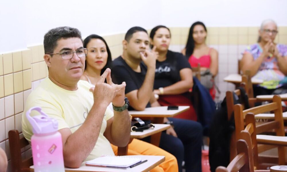 educacao-oferece-curso-de-lingua-brasileira-de-sinais-a-professores-da-rede-estadual