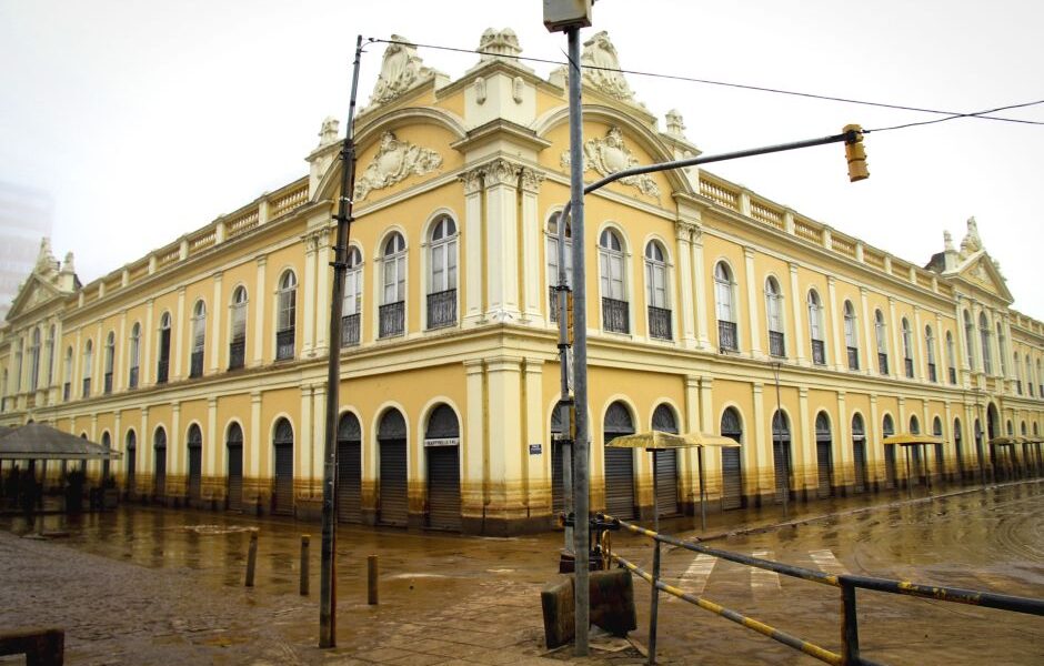 “chuva-tem-se-intensificado-em-porto-alegre-alem-do-que-os-modelos-previam”,-diz-prefeitura