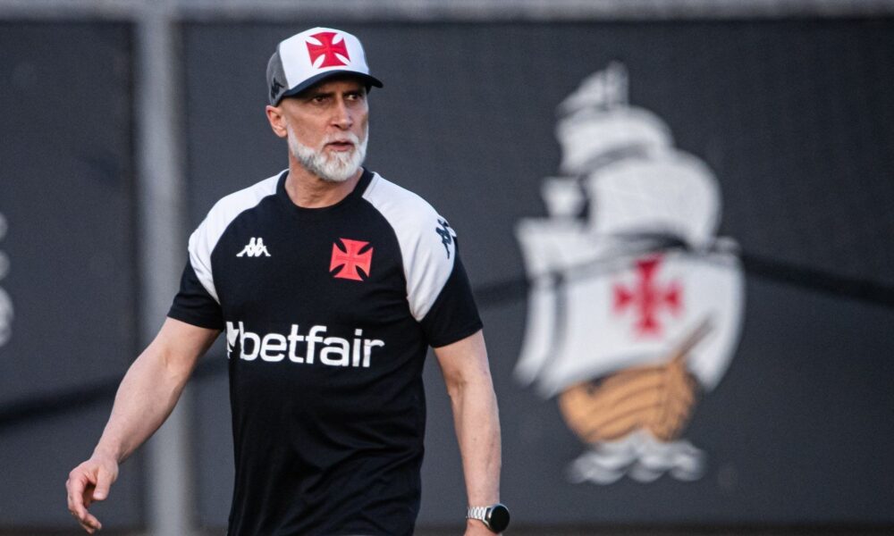 novo-tecnico,-alvaro-pacheco-comanda-primeiro-treino-no-ct-do-vasco