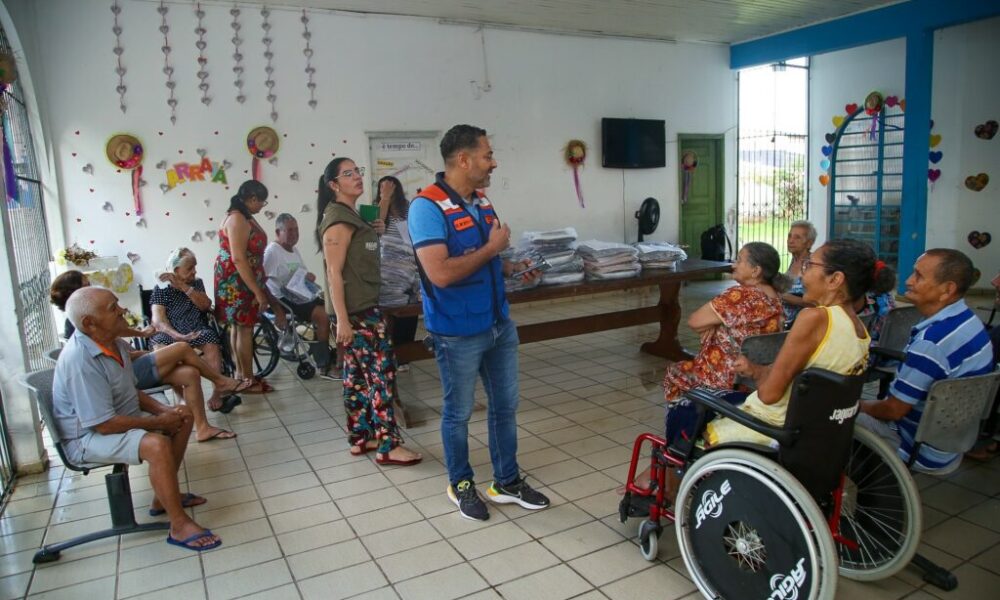governo-coordena-doacoes-de-agasalhos-para-o-lar-vicentino
