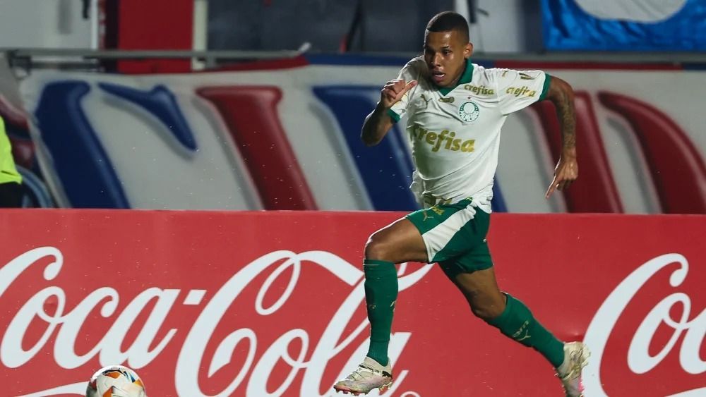 vitoria-negocia-com-lateral-do-palmeiras;-saiba-detalhes