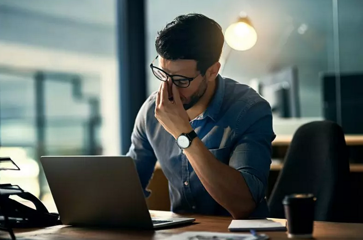 O estresse crônico pode atrapalhar atividades do dia a dia, inclusive no trabalho – Foto: Getty Images/ND